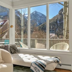 Cozy Elegance - A Home on the Sunnyside! 3Bd + Bunkroom, 2.5 Ba - Sleeps 9